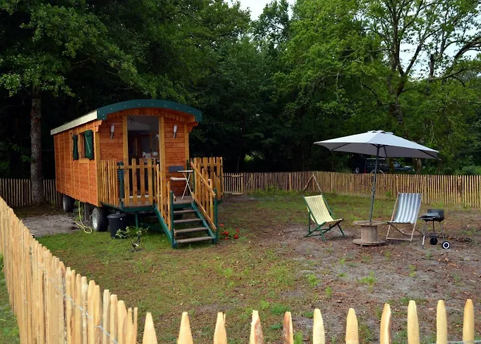 Roulotte Paisible Au Milieu De La Nature