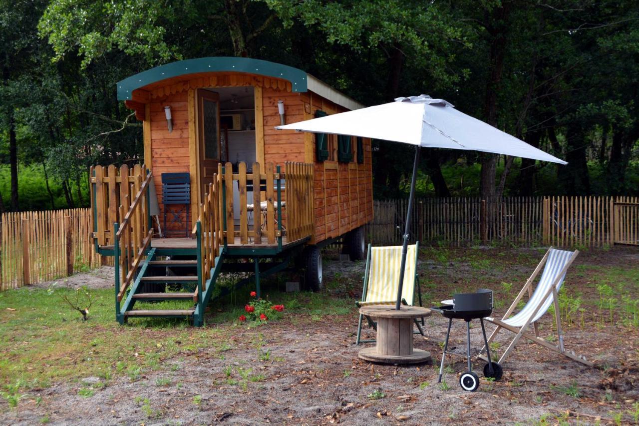 Luxury tent Roulotte Paisible Au Milieu De La Nature